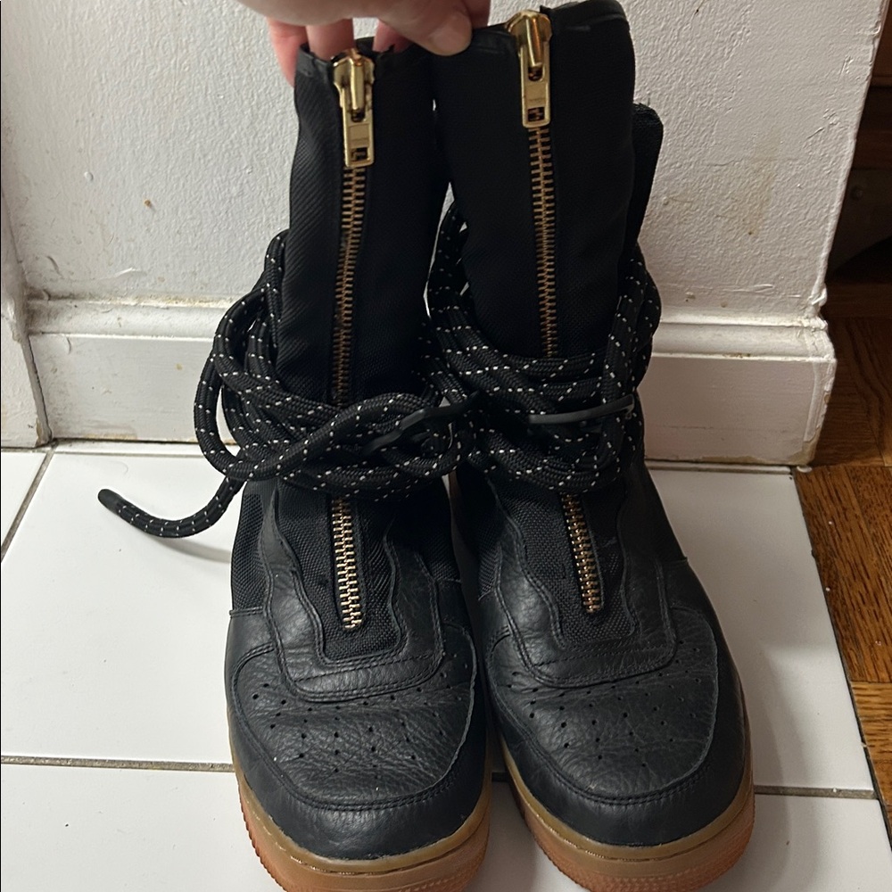 Nike Air Force 1 High Sneaker boots size 9